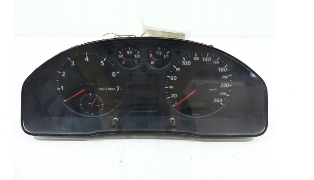Audi A4 B5 1.8 Prístrojovka Otáčkomer  EU