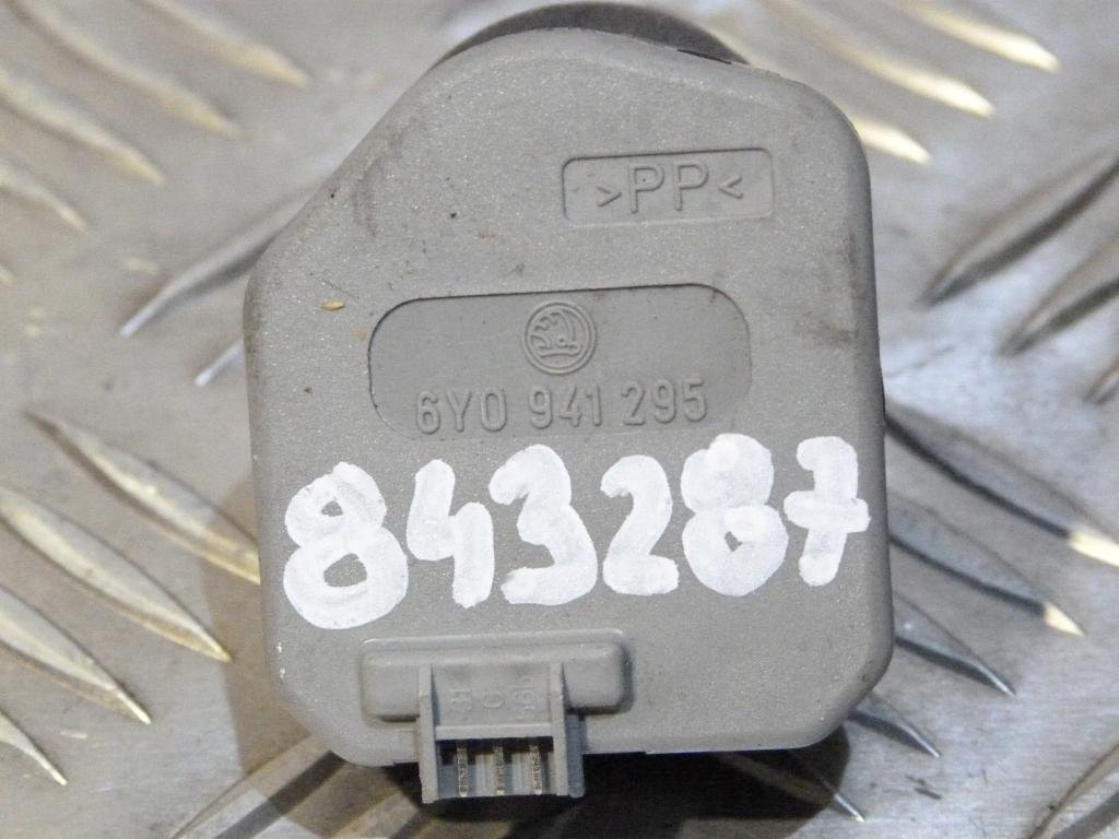 Motorček regulácie svetla Škoda Fabia Combi I r.v. 99-08 6y0941295
