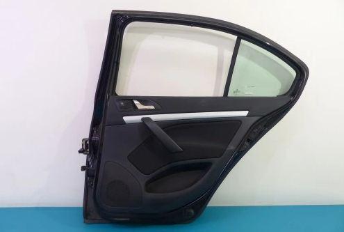 Dvere zad pravé Škoda Octavia II 04-08 hatchback -