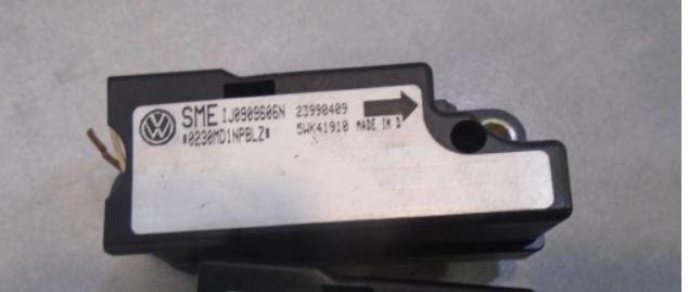 snímač nárazu VW Passat B5 1J0909606N 23990409