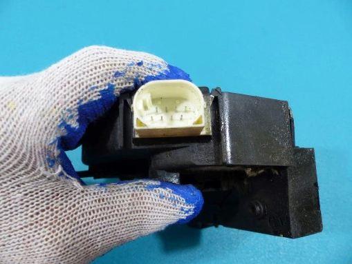 zámok zad pravy 8 pin Land Rover Freelander 96-00