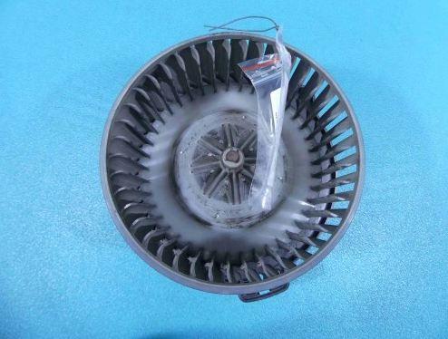 ventilátor kúrenia Avensis II T25 03-06 Európa