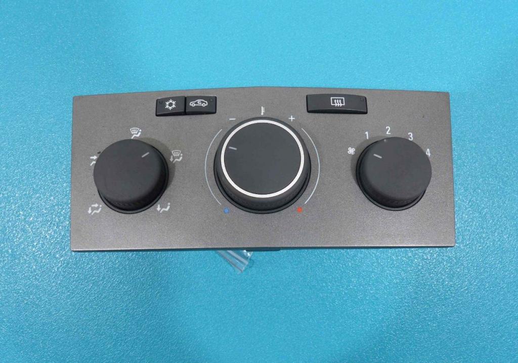 - Panel kúrenia Opel Astra III H 13201300