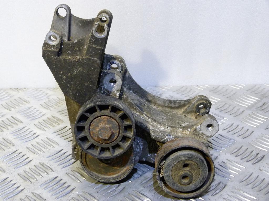 Úchyt (držiak) alternátora Citroen, Peugeot 2.0 HDI 96348183, 96348179