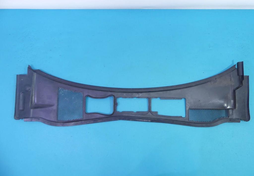 Torpédo, plast pod čelné okno VW Passat B5