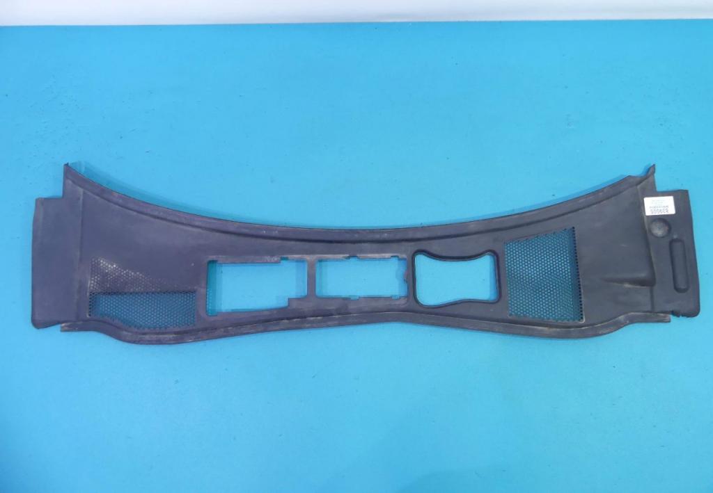 Torpédo, plast pod čelné okno VW Passat B5