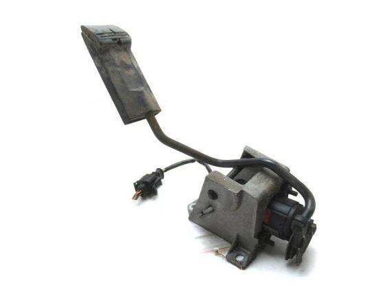 Potenciometer plynového pedálu Audi A6 C4 94-97 0205001032