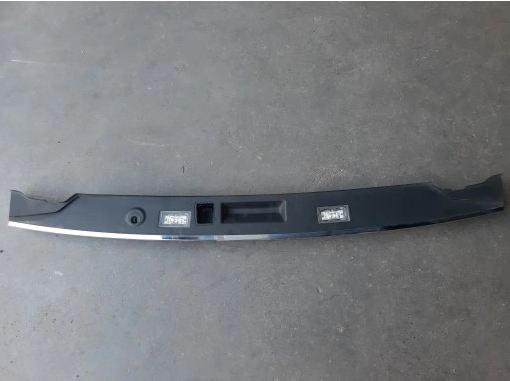 dverí kufra chróm Lišta BMW 7