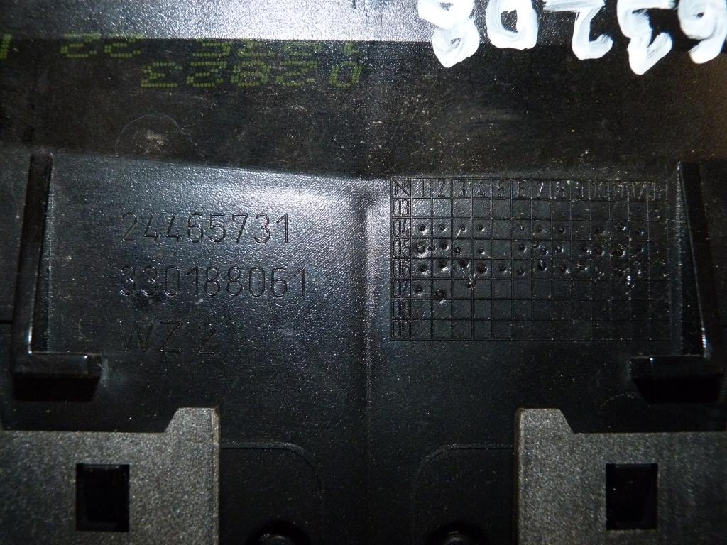 Stredový panel (rámček rádia) Opel Astra H 331985437, 13141091, 22465731, 330188061