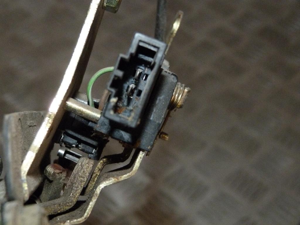 Zámok zadnej kapoty (kufra) Škoda Felícia 441973533016 2PIN