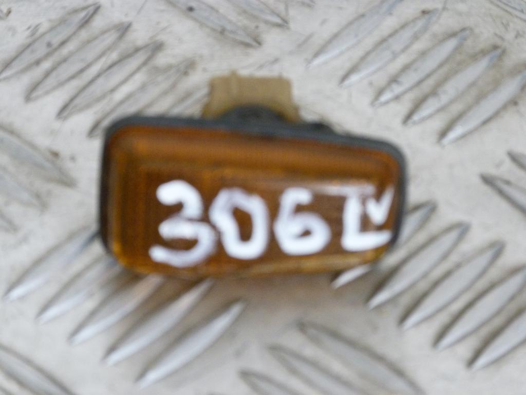 Smerovka blatníka Peugeot 306