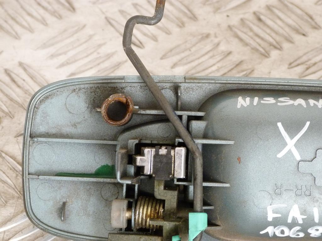 Kľučka dverí zadná pravá vonkajšia Nissan X-Trail T30 (poškodený 1 úchyt)