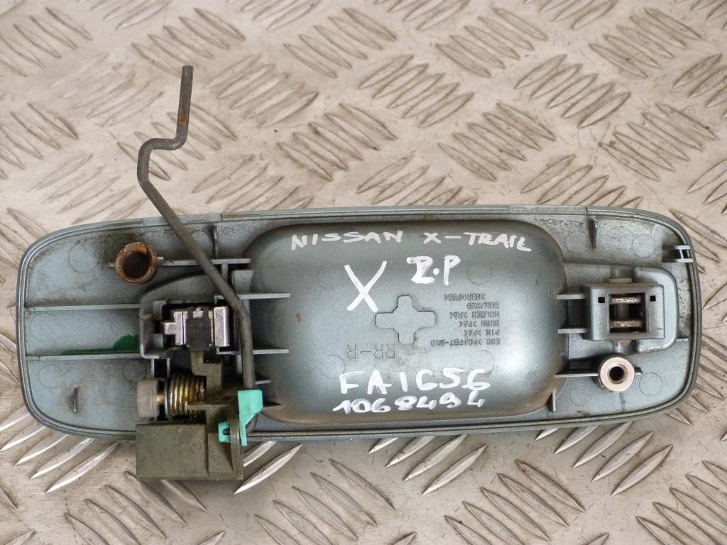 Kľučka dverí zadná pravá vonkajšia Nissan X-Trail T30 (poškodený 1 úchyt)