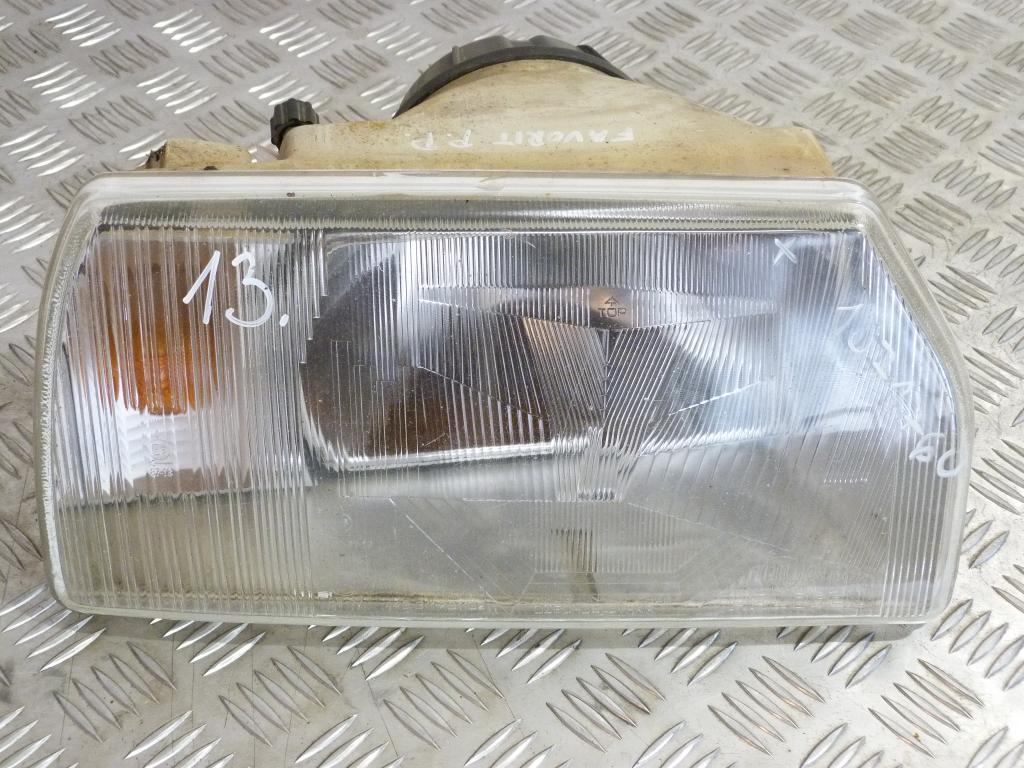 Svetlo predné pravé Škoda Favorit (poškodený 1 úchyt)