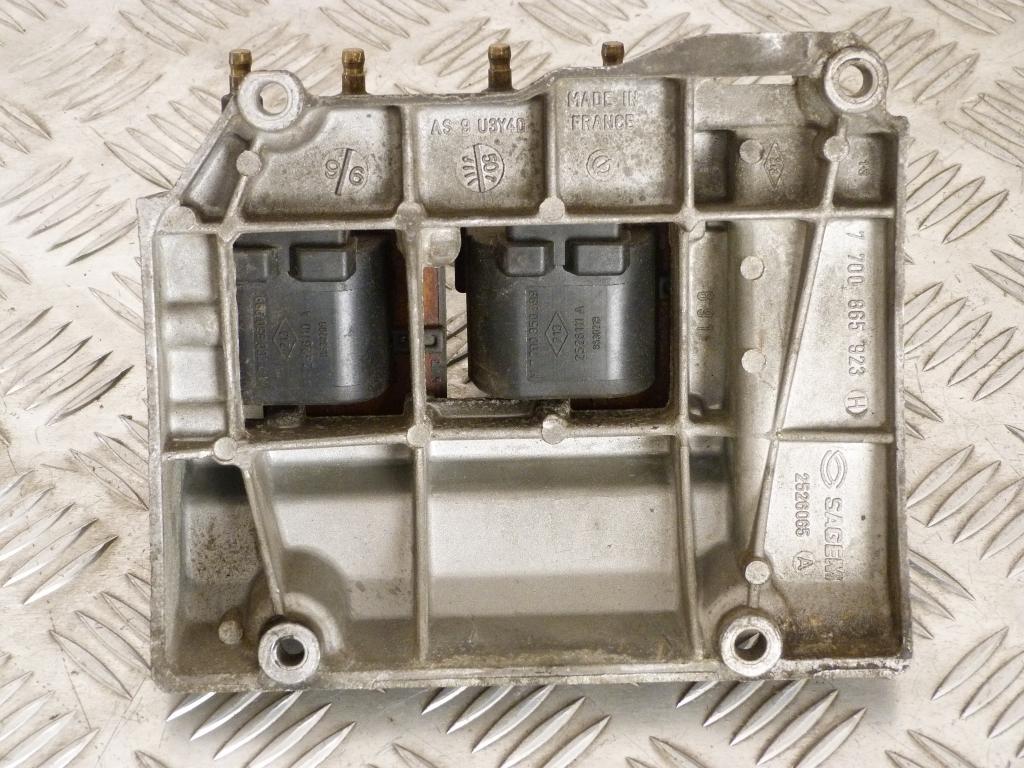 Zapaľovacia cievka (2ks) Renault Megane, Laguna, Safrane, Volvo S40, V40 1.6, 1.8, 2.0 2526111a, h7700850999