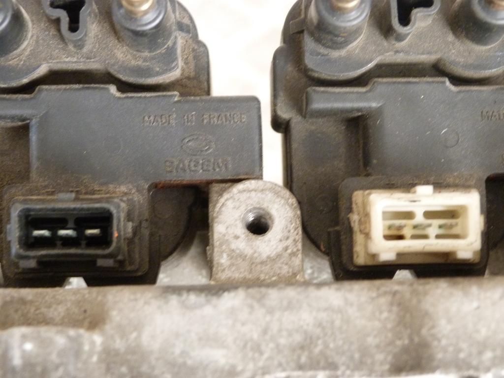 Zapaľovacia cievka (2ks) Renault Megane, Laguna, Safrane, Volvo S40, V40 1.6, 1.8, 2.0 2526111a, h7700850999