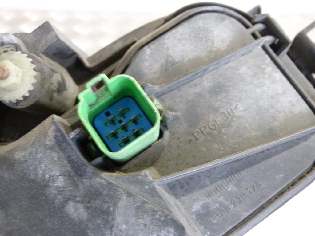 Svetlo predné ľavé Ford Mondeo Mk3 r.v. 2000-2007 1s7113006al