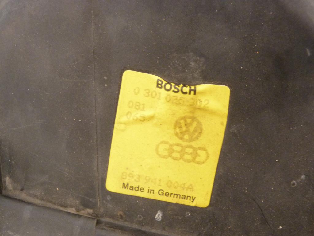 Svetlo predné pravé Audi 80 r.v. 1986-1991 (poškodené úchyty) 893941004a, 0301075302