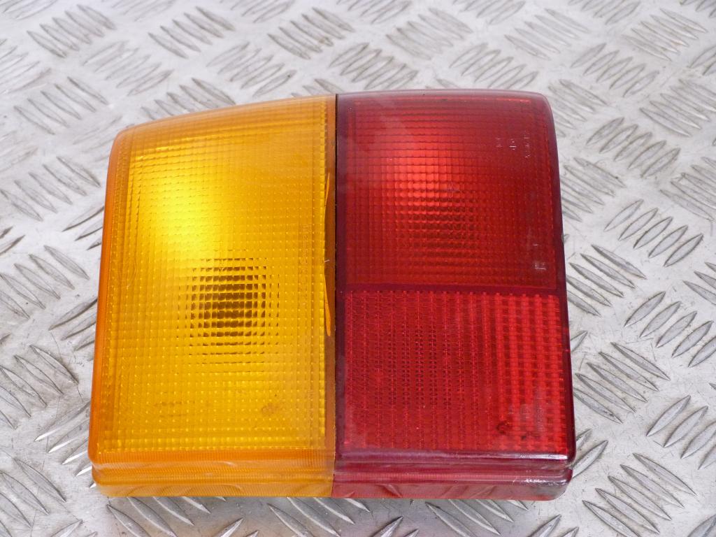 Svetlo zadné pravé Audi 80 B2, Audi 100 C3 445945218 (mierne poškodené)