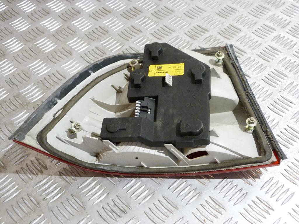 Svetlo zadné pravé Opel Vectra B Sedan/HB r.v.1995-2003 90568049, 37360748 6pin (poškodené)