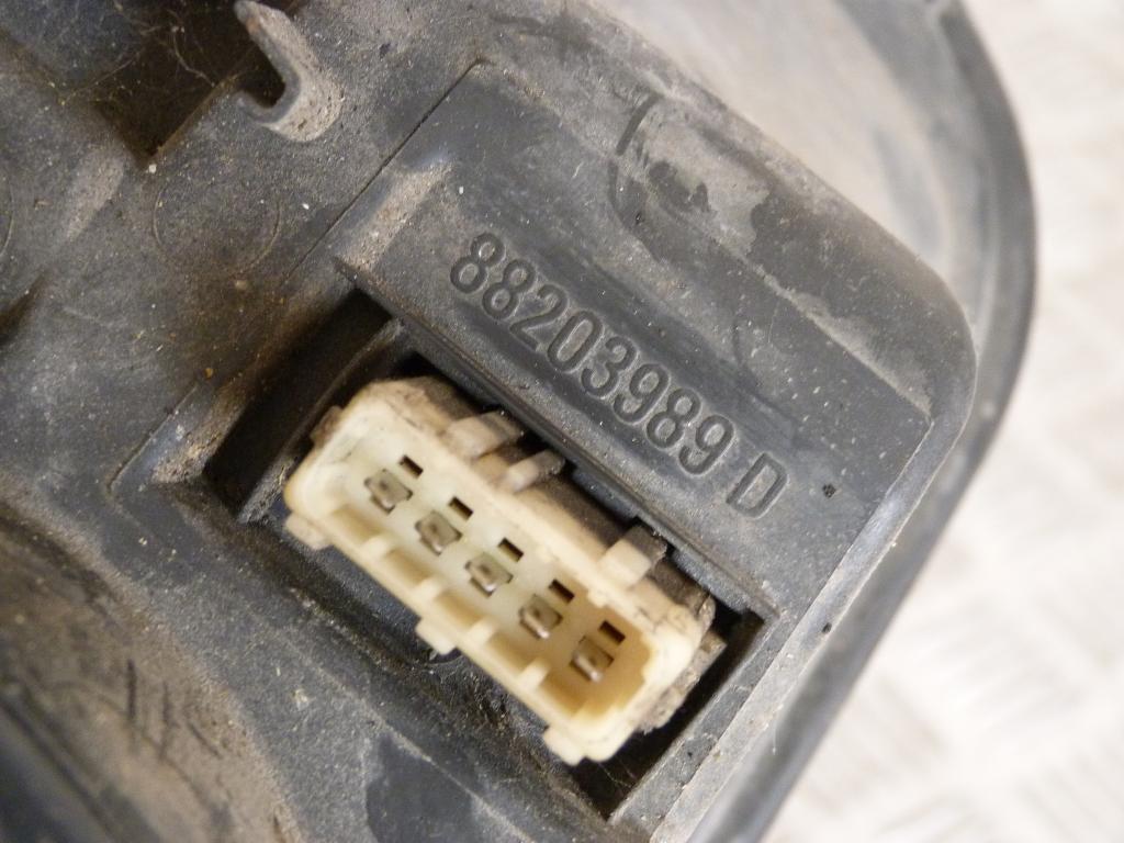 Svetlo predné pravé Peugeot 306 r.v. 1997-2001 (poškodený úchyt) 9630218580, 88203989d