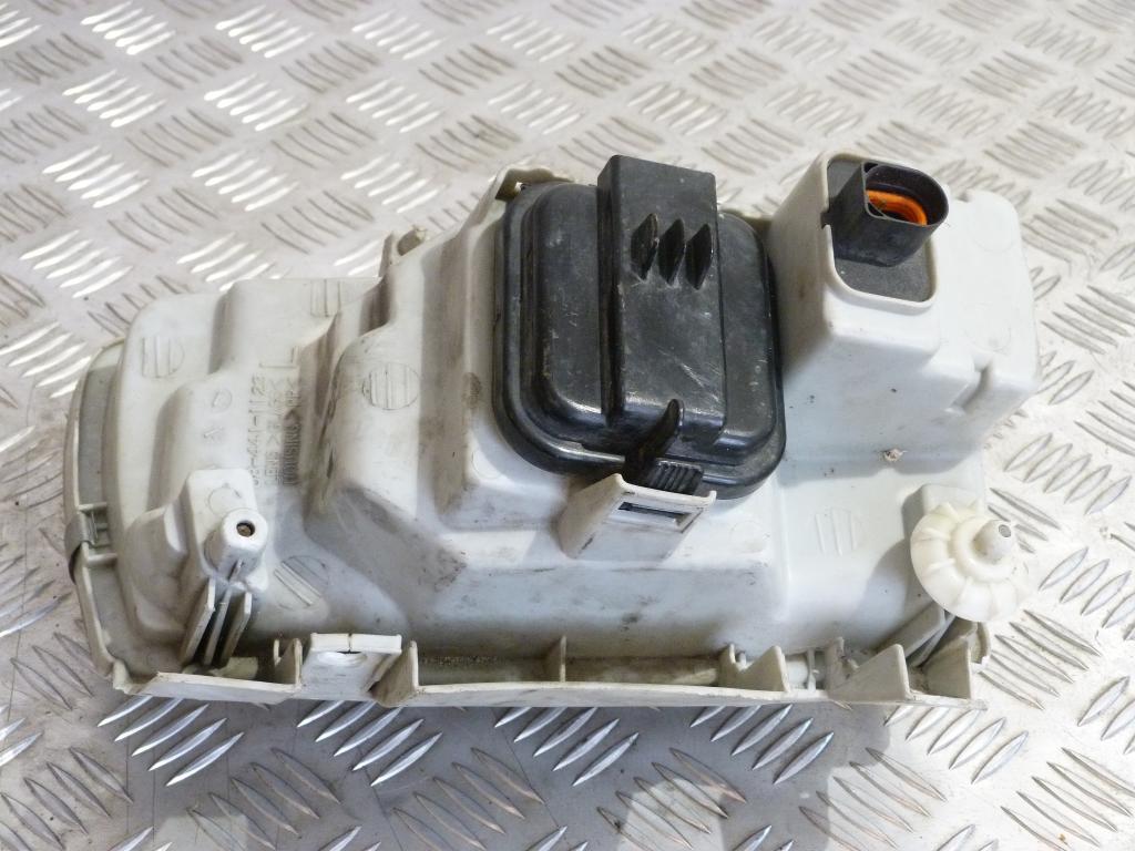 Svetlo predné ľavé VW Polo r.v. 1994-1999 (poškodené úchyty)