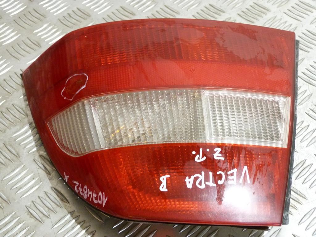 Svetlo zadné pravé Opel Vectra B Sedan/HB r.v.1995-2003 90568049, 37360748 6pin (poškodené)