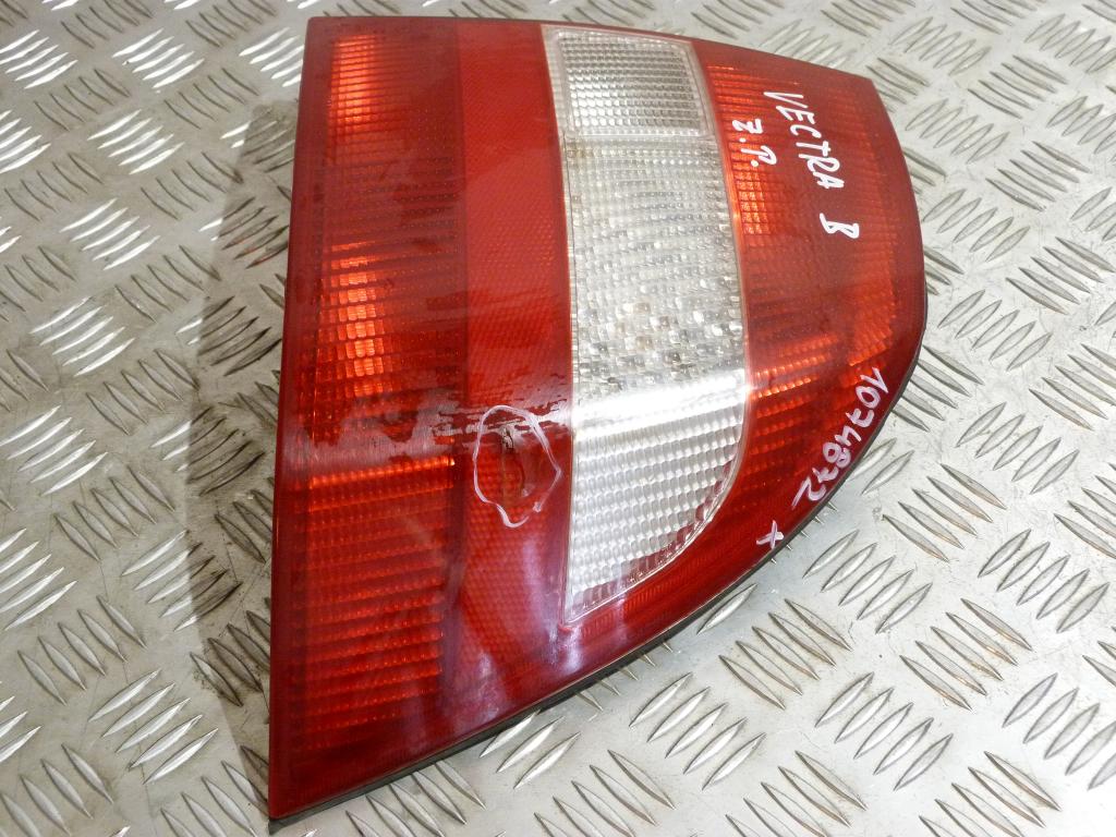Svetlo zadné pravé Opel Vectra B Sedan/HB r.v.1995-2003 90568049, 37360748 6pin (poškodené)