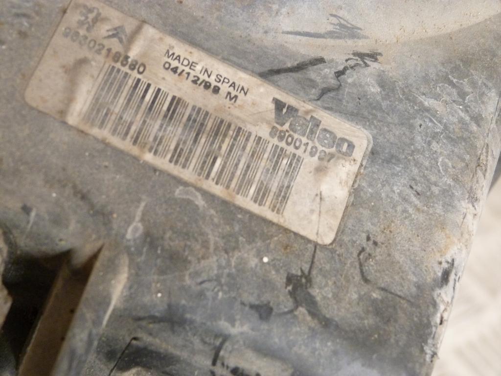 Svetlo predné pravé Peugeot 306 r.v. 1997-2001 (poškodený úchyt) 9630218580, 88203989d