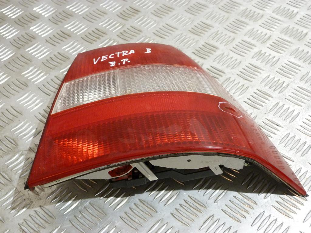 Svetlo zadné pravé Opel Vectra B Sedan/HB r.v.1995-2003 90568049, 37360748 6pin (poškodené)