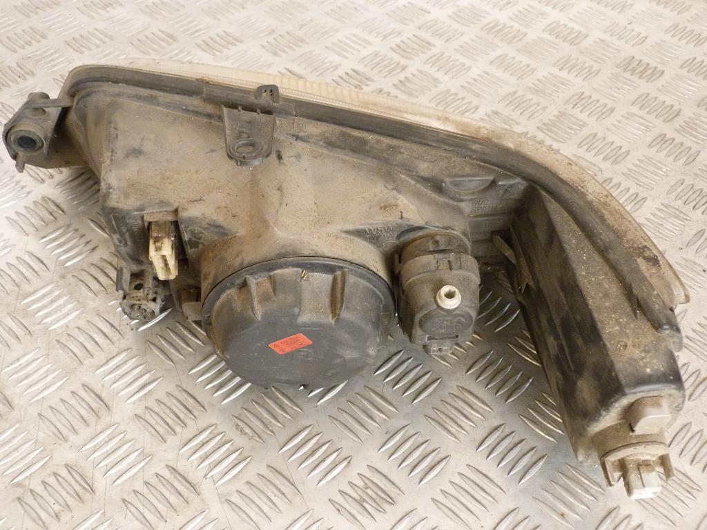 Svetlo predné pravé Peugeot 306 r.v. 1997-2001 (poškodený úchyt) 9630218580, 88203989d