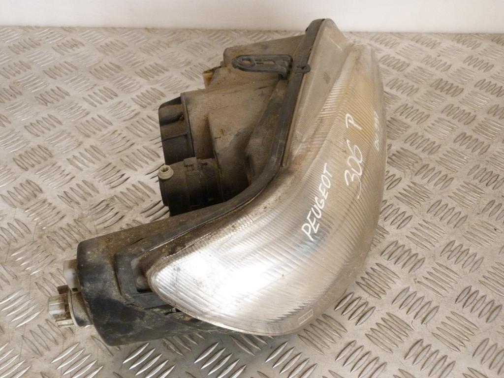 Svetlo predné pravé Peugeot 306 r.v. 1997-2001 (poškodený úchyt) 9630218580, 88203989d
