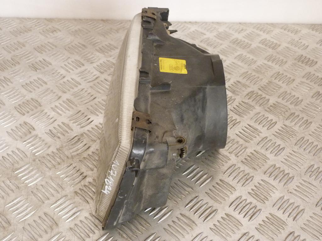 Svetlo predné pravé Audi 80 r.v. 1986-1991 (poškodené úchyty) 893941004a, 0301075302
