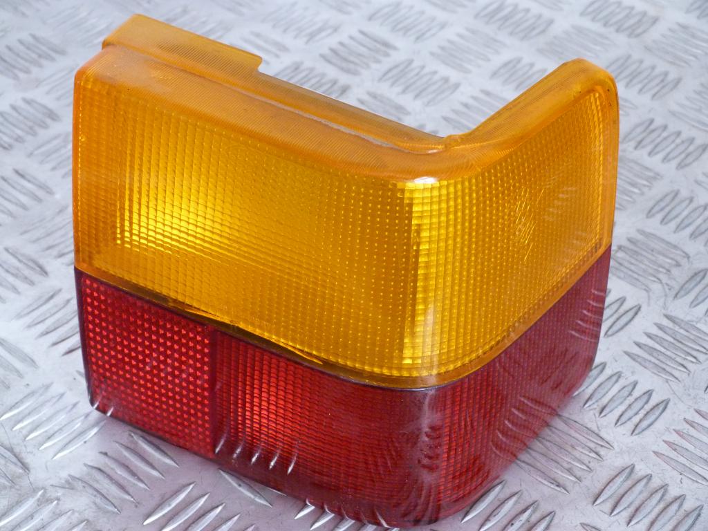 Svetlo zadné pravé Audi 80 B2, Audi 100 C3 445945218 (mierne poškodené)