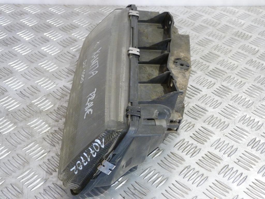 Svetlo predné pravé Citroen Xantia r.v. 1993-1998 (poškodený 1 úchyt)