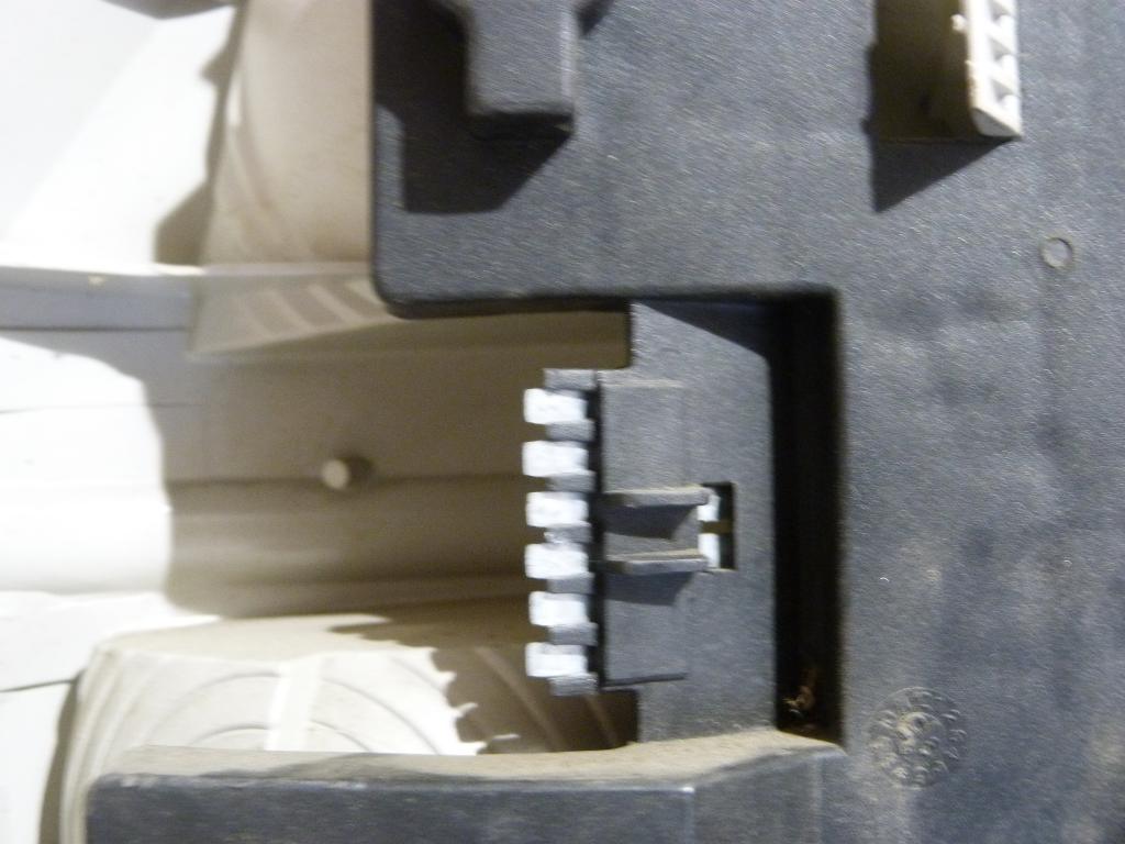 Svetlo zadné pravé Opel Vectra B Sedan/HB r.v.1995-2003 90568049, 37360748 6pin (poškodené)