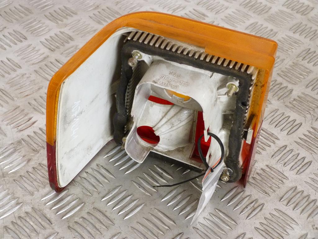 Svetlo zadné pravé Audi 80 B2, Audi 100 C3 445945218 (mierne poškodené)