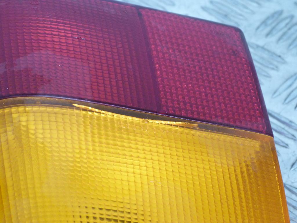 Svetlo zadné pravé Audi 80 B2, Audi 100 C3 445945218 (mierne poškodené)