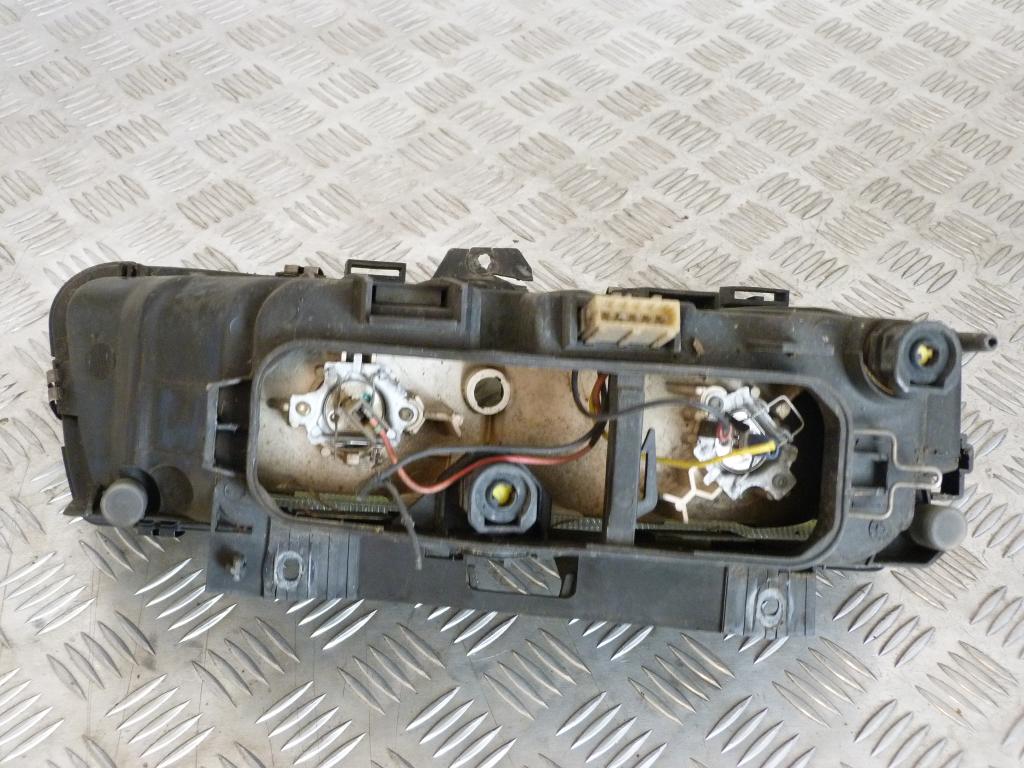 Svetlo predné ľavé Citroen Xantia r.v. 1993-1998 (poškodený 1 úchyt)