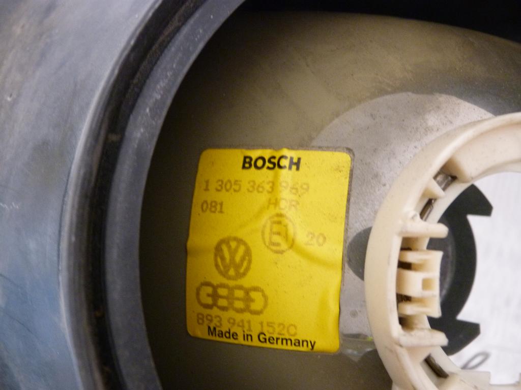 Svetlo predné pravé Audi 80 r.v. 1986-1991 (poškodené úchyty) 893941004a, 0301075302