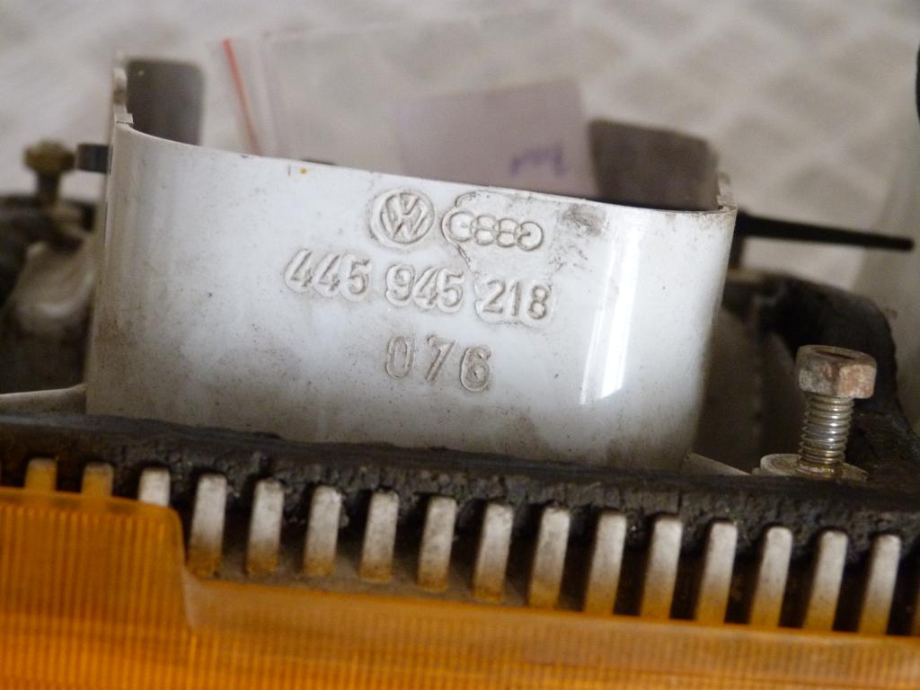 Svetlo zadné pravé Audi 80 B2, Audi 100 C3 445945218 (mierne poškodené)