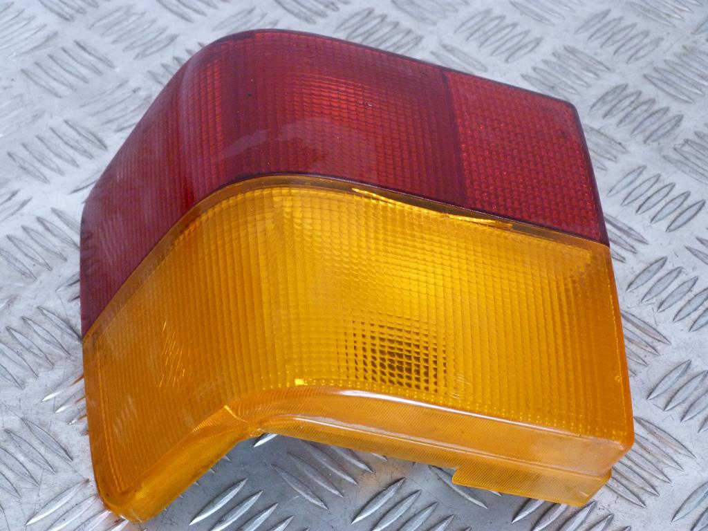 Svetlo zadné pravé Audi 80 B2, Audi 100 C3 445945218 (mierne poškodené)