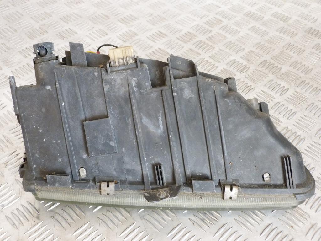 Svetlo predné ľavé Citroen Xantia r.v. 1993-1998 (poškodený 1 úchyt)