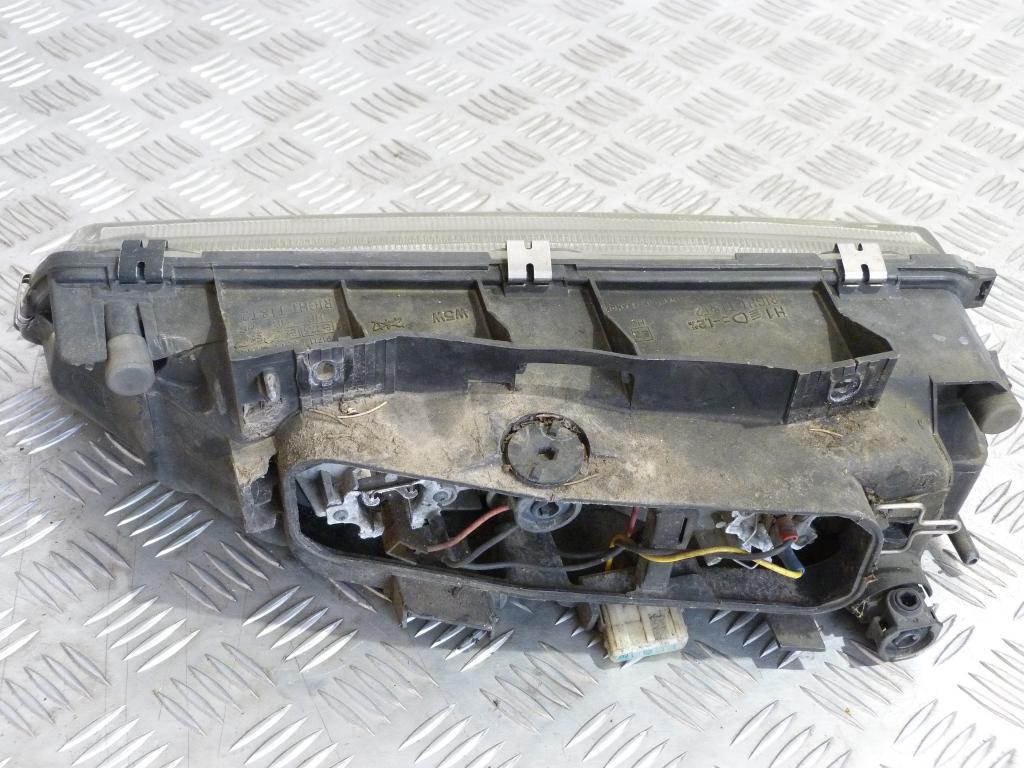 Svetlo predné pravé Citroen Xantia r.v. 1993-1998 (poškodený 1 úchyt)