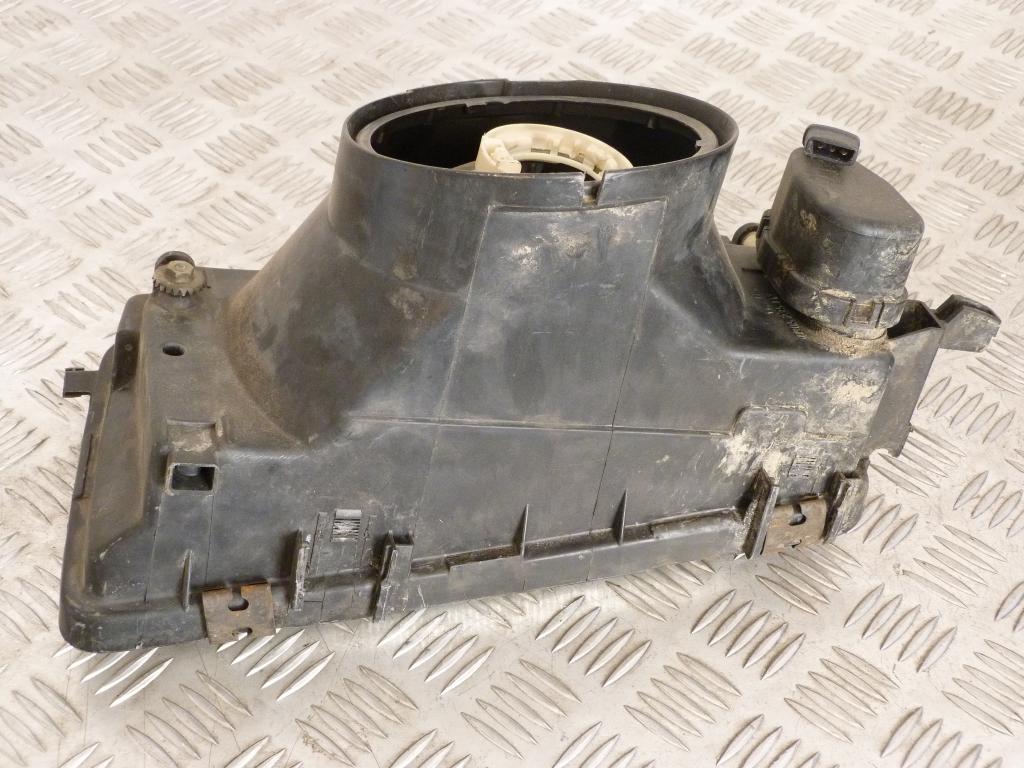 Svetlo predné pravé Audi 80 r.v. 1986-1991 (poškodené úchyty) 893941004a, 0301075302