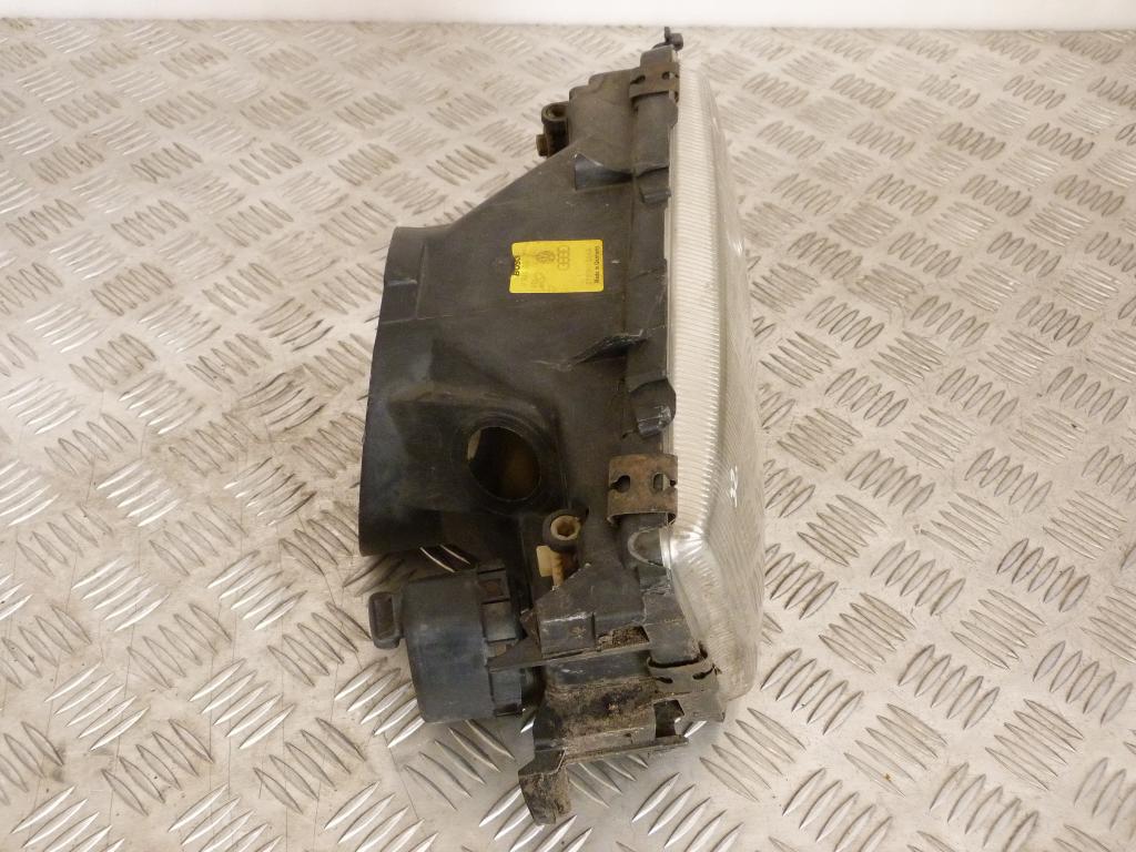 Svetlo predné pravé Audi 80 r.v. 1986-1991 (poškodené úchyty) 893941004a, 0301075302