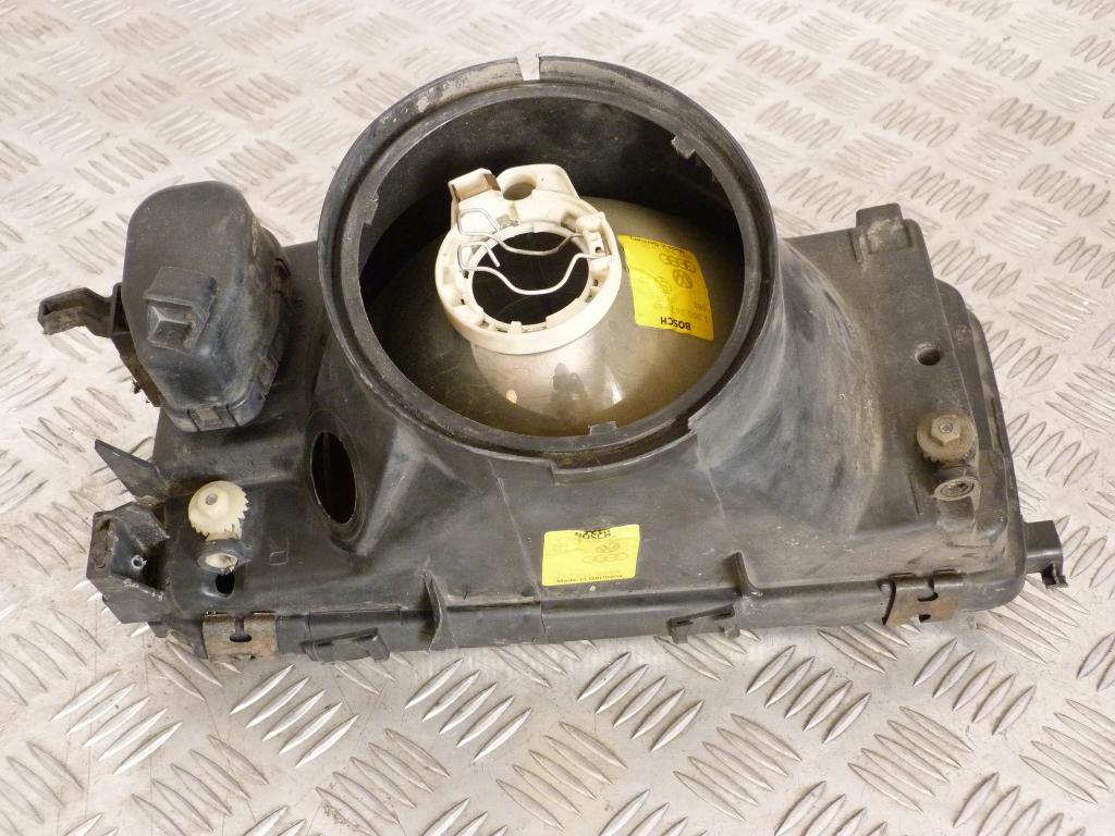 Svetlo predné pravé Audi 80 r.v. 1986-1991 (poškodené úchyty) 893941004a, 0301075302