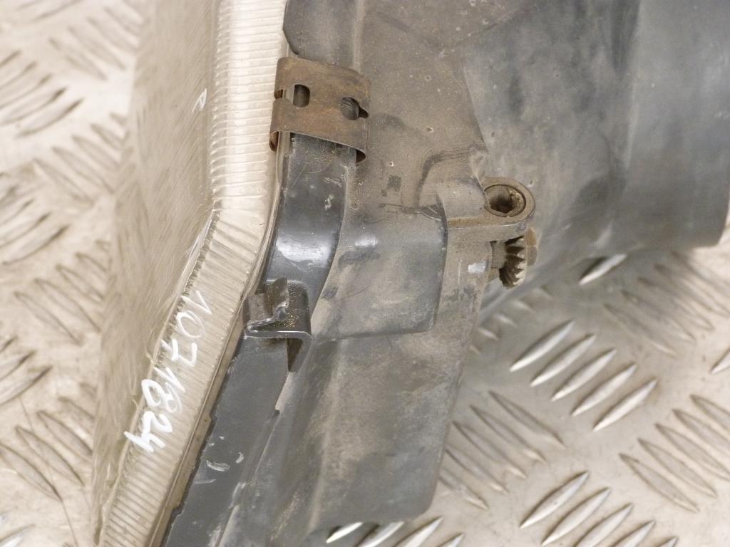 Svetlo predné pravé Audi 80 r.v. 1986-1991 (poškodené úchyty) 893941004a, 0301075302