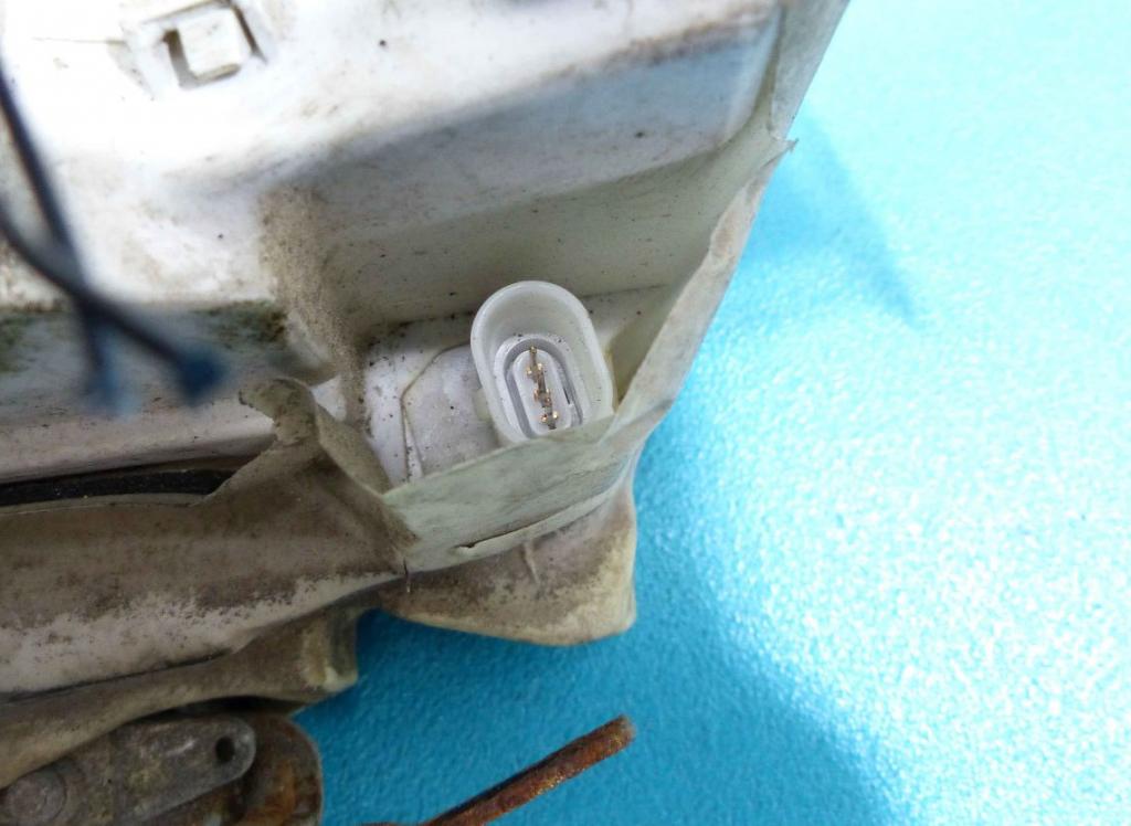 zámok přední část levý VW Sharan 93BG220A20DD
