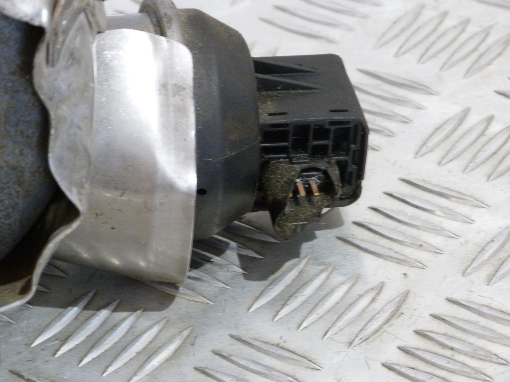 Audi A1, A3, Q3, Seat Altea, Alhambra, Leon, Škoda Octavia II, Superb II, Yeti, VW Caddy III, Golf Plus, Golf VI, Tiguan, Passat CC, Scirocco, Sharan, Jetta IV, Touran, Passat B7 2.0TDI   81kW, 100kW, 103kW 03l253056g poškodený obal regulácie turba, ohnut